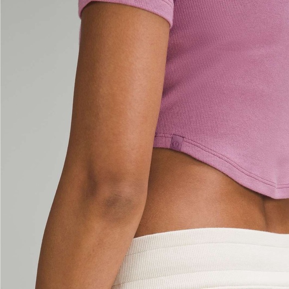 Lululemon Hold Tight Cropped T-Shirt
Velvet Dust - Picture 2 of 10